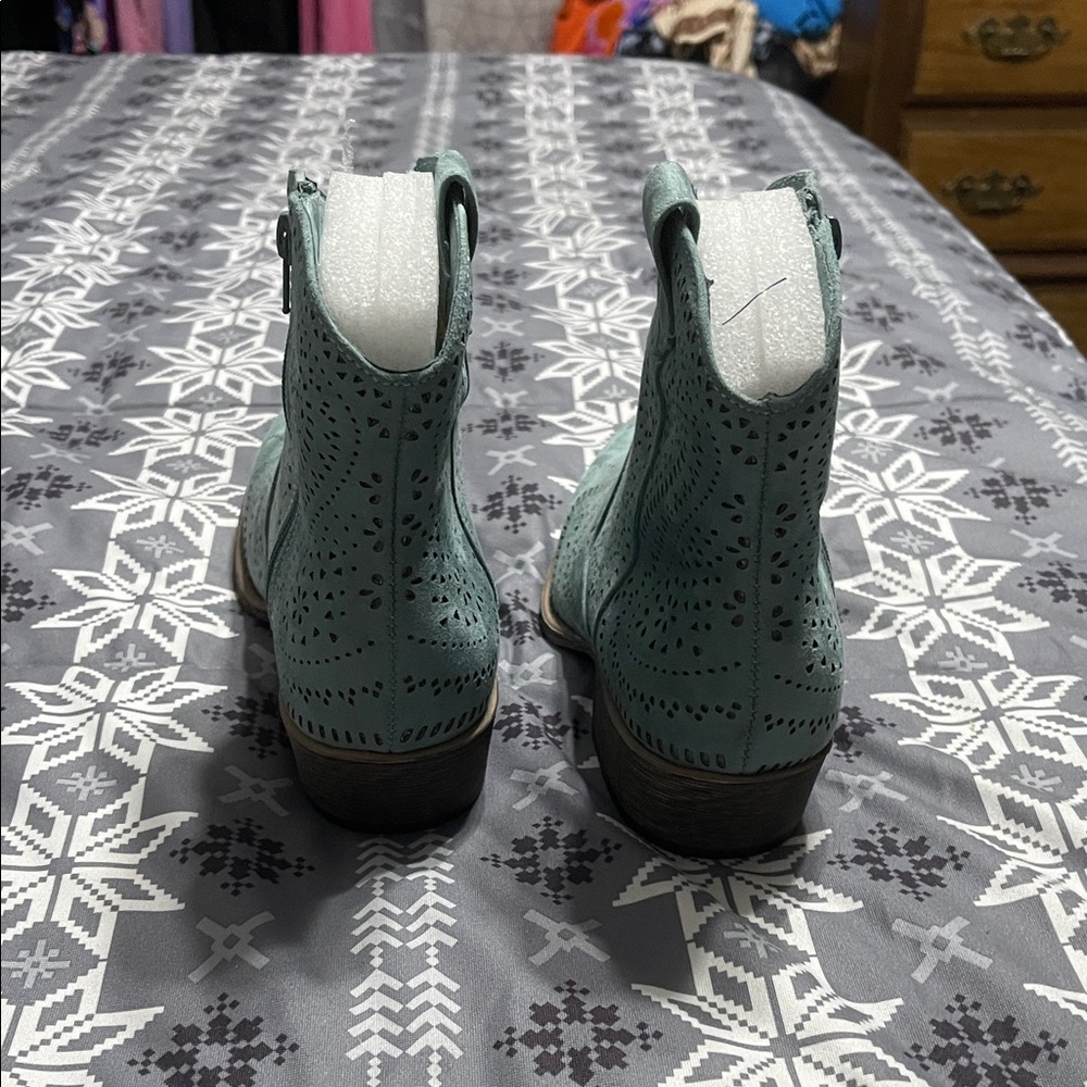 Very G Stylish Green Ankle Booties - Picture 3 of 5